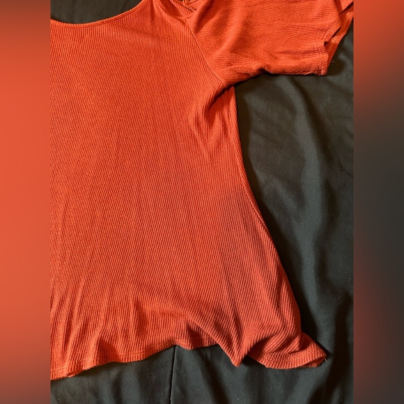 Cold shoulder top - Picture 2 of 7